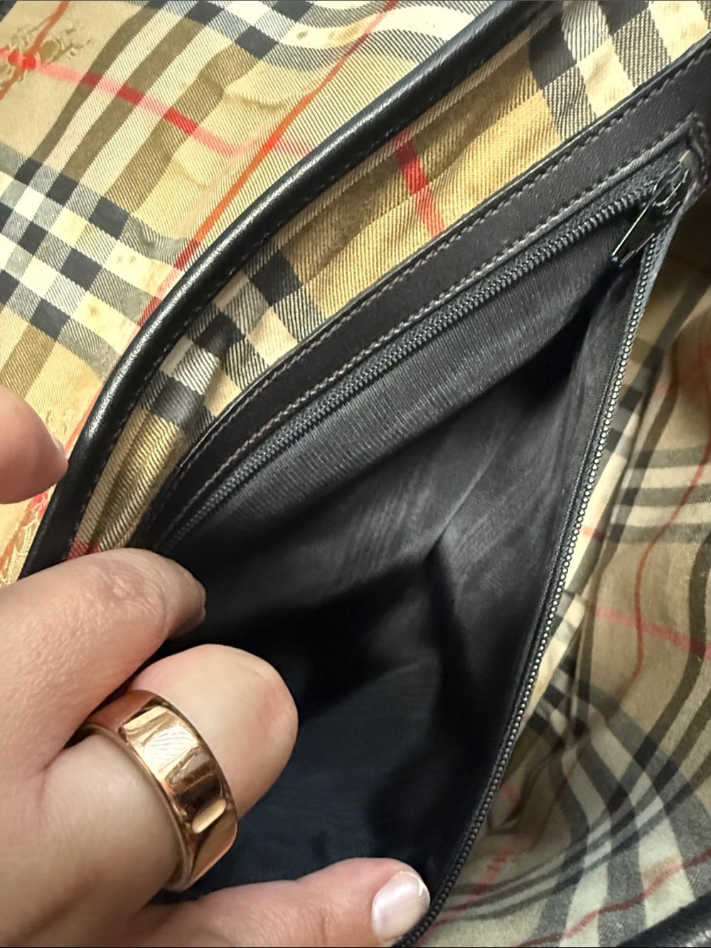 Burberrys Classic Black Leather Bag with Embossed Crest - Picture 6 of 13